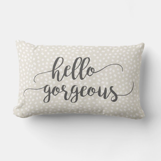 Grey Whimsical Confetti Hallo Gorgeous Typografie Lendenkissen (Vorderseite)