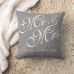 Grey White Linen Mr. and Mrs Wedding Pillow Kissen<br><div class="desc">Personalisierter Graue und Weiße Mr. und Mrs. Wedding Pillow. Design von Elke Clarke©. Abrufbar unter www.zazzle.com/monogramgallery. Klassischer, personalisierter, grauer oder grauer Leinenhintergrund (gedruckter Foto-Effekt), anpassbar mit Braut- und Bräutigam-Namen in Schriftart und Hochzeitstag mit weißem Skript. Das wunderschöne Design eignet sich perfekt für Hochzeitsgeschenke, Liebeskissen, Hochzeitsgeschenke und vieles mehr. Verwenden Sie...</div>