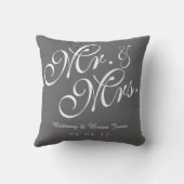 Grey & White Mr. und Mrs. Wedding Pillow Kissen (Rückseite)
