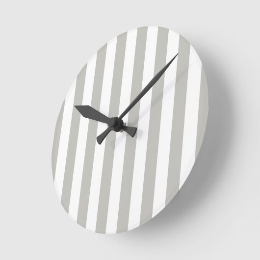 Grey & White Stripe Clock Runde Wanduhr (Winkel)