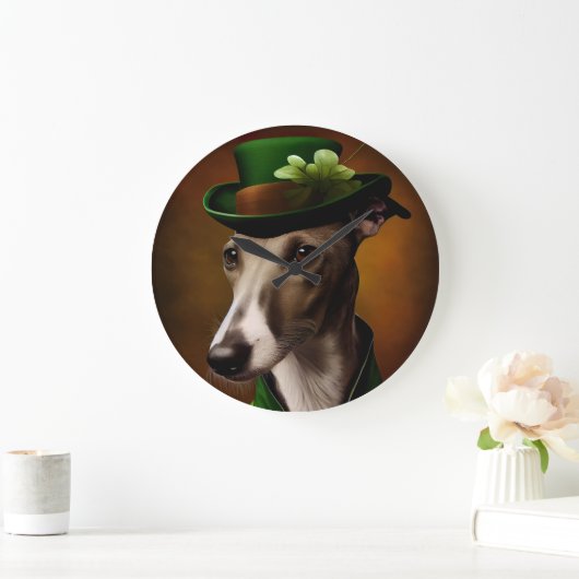 Greyhound Dog in St. Patrick's Day Dress Große Wanduhr (Zuhause)