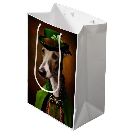 Greyhound Dog in St. Patrick's Day Dress Mittlere Geschenktüte (Vorderseite Schrägansicht)