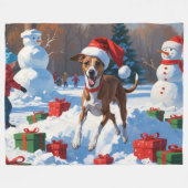 Greyhound läuft im Schnee mit Weihnachtshut Fleecedecke (Vorderseite (Horizontal))