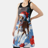 Greyhound läuft im Schnee mit Weihnachtshut Schürze (InSitu)