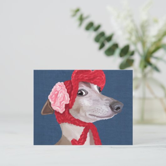 Greyhound mit Red Wooly Hat Postkarte (Stehend Vorderseite)