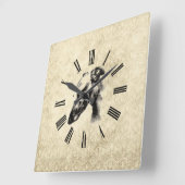 Greyhound Portrait on Elegant Ivory Damask Quadratische Wanduhr (Winkel)