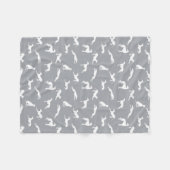 Greyhound Silhouetten Weiß auf Grau Fleecedecke (Vorderseite (Horizontal))