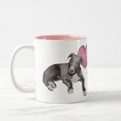 Greyhound Welpen und Herz Personalisiert Zweifarbige Tasse (Links)