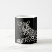 GREYSCALE FOTO VON LYING LEOPARD KAFFEETASSE (Mittel)