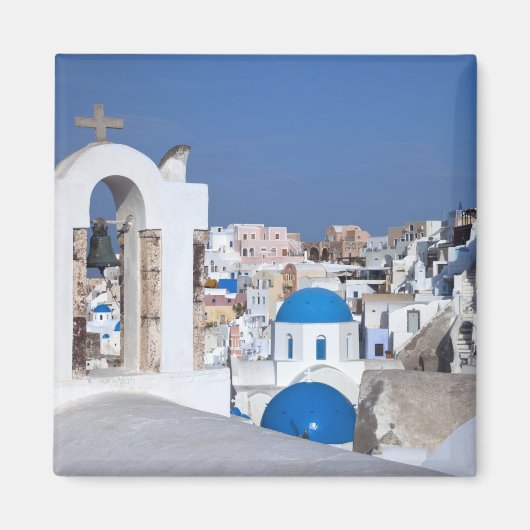 Griechenland, Santorin. Glockenturm und blaue Kupp Magnet (Vorne)