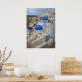 Griechenland, Santorin. Glockenturm und blaue Kupp Poster (Küche)