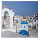 Griechenland, Santorini. Glockenturm und blaue Kup Fliese (Vorderseite)