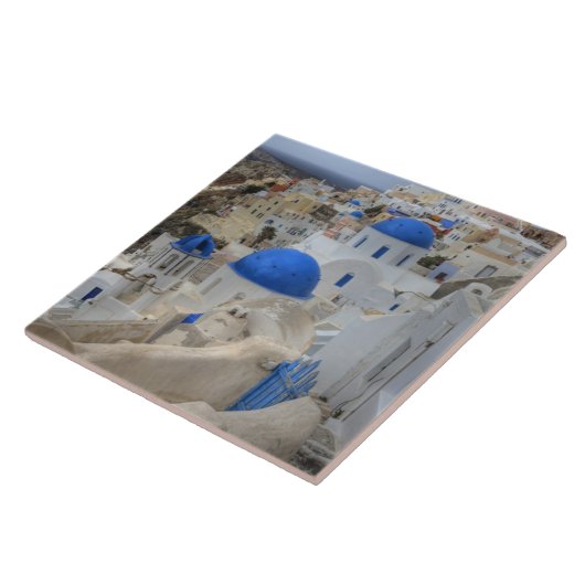 Griechenland, Santorini. Glockenturm und blaue Kup Fliese (Seite)