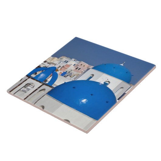 Griechenland, Santorini. Glockenturm und blaue Kup Fliese (Seite)