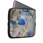 Griechenland, Santorini. Glockenturm und blaue Kup Laptopschutzhülle (Vorne Rechts)