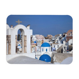 Griechenland, Santorini. Glockenturm und blaue Kup Magnet