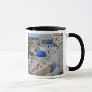 Griechenland, Santorini. Glockenturm und blaue Kup Tasse