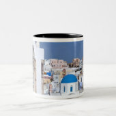 Griechenland, Santorini. Glockenturm und blaue Kup Zweifarbige Tasse (Mittel)