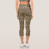 Griechisch Meander Key Squares Muster Brown Capri Leggings (Rückseite)