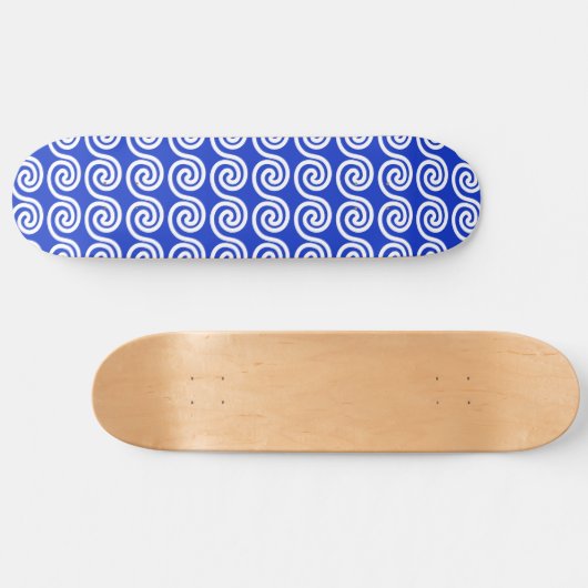 Griechisch Meander Key Waves Muster blau Skateboard (Horizontal)