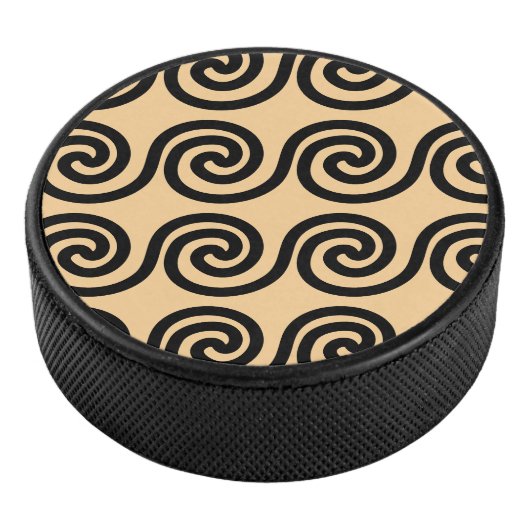 Griechisch Meander Key Waves Muster Brown Eishockey Puck (3/4)