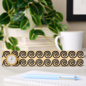 Griechisch Meander Key Waves Muster Brown Namensplakette