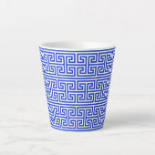Griechischer Meander Key Square H Pattern Blau Milchtasse (Vorderseite)