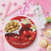 Griechischer Osterbaklava mit Eiern und Lilien lad Pappteller (Party)