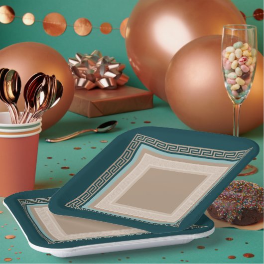 Griechischer Schlüssel - Meander - Taupe und Green Pappteller (Multi)