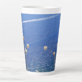 Griechisches Blaues Meer Latte Tasse (Vorderseite)