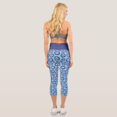 Griechisches Evil Eye Muster Capri Leggings (Rückseite)