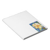 Griesiger Gelber Garten auf blauem Hintergrund Notizblock (angewinkelt)