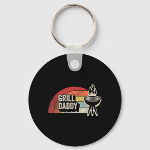 Grill Daddy Retro-Sonnenuntergang-BBQ-Grafik für P Schlüsselanhänger