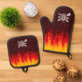 Grill-Flammen — Personalisiertes Steak House Ofenhandschuh & Topflappen-Set (Oben Unten)
