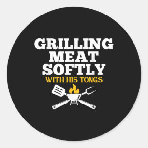 Grillen Fleisch mit seinen Tongs Funny Grill Ba Runder Aufkleber