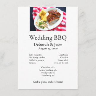 GRILLEN rippt das Abendessen auf einem farbigen Tu Menükarte