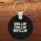 Grillin, Chillin, Refillin - Funny Barbecue Grilli Schlüsselanhänger (Vorderseite)