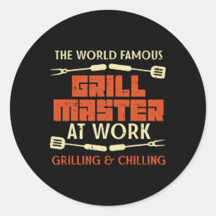 Grillmeister bei der Arbeit Grillen Chillen Lustig Runder Aufkleber
