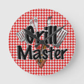 Grillmeister mit BBQ-Werkzeugen Runde Wanduhr (Vorderseite)