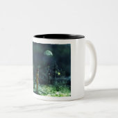 Grimischer Halloween-Sensenmann und Spuk Haus Zweifarbige Tasse (VorderseiteRechts)