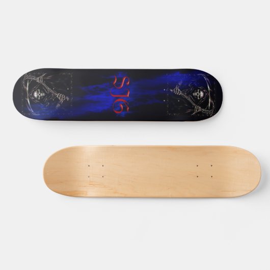 Grimmiger Sensenmann mit blauen Flammen Skateboard (Horizontal)