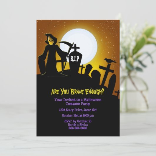 Grimmiges Sensenmann Beängstigendes Halloween-Part Einladung (Stehend Vorderseite)