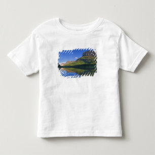 Grinnel Point und Allen Mountain spiegeln sich in Kleinkind T-shirt