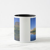 Grinnel Point und Allen Mountains reflektieren in Tasse (Zentrum)