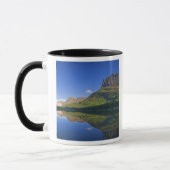 Grinnel Point und Allen Mountains reflektieren in Tasse (Links)