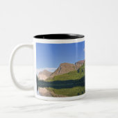 Grinnel Point und Allen Mountains reflektieren in Zweifarbige Tasse (Links)