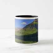 Grinnel Point und Allen Mountains reflektieren in Zweifarbige Tasse (Mittel)