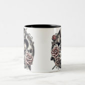 Grinsen des Schädels Zweifarbige Tasse (Mittel)