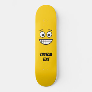 Grinsen mit offenen Augen Skateboard