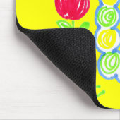 Grinsender glücklicher Raupen-Gelb-Hintergrund Mousepad (Ecke)